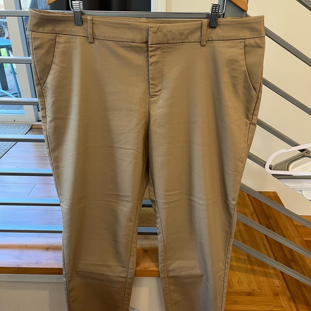 “Stretch Elastizado” khaki pants A New Day from Target